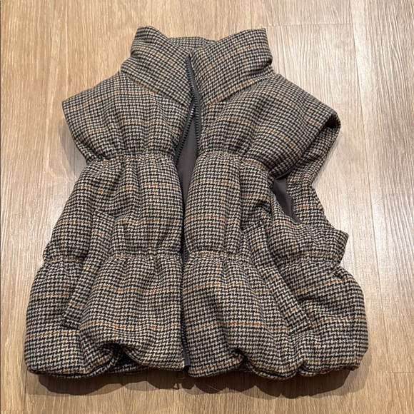 H&M Jackets & Blazers - H&M Black and Brown Puffer Vest
